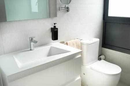 Apartamento De 3 Dormitorios Piscina Y Parking 卡尔佩 外观 照片