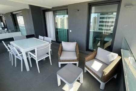 Apartamento De 3 Dormitorios Piscina Y Parking 卡尔佩 外观 照片